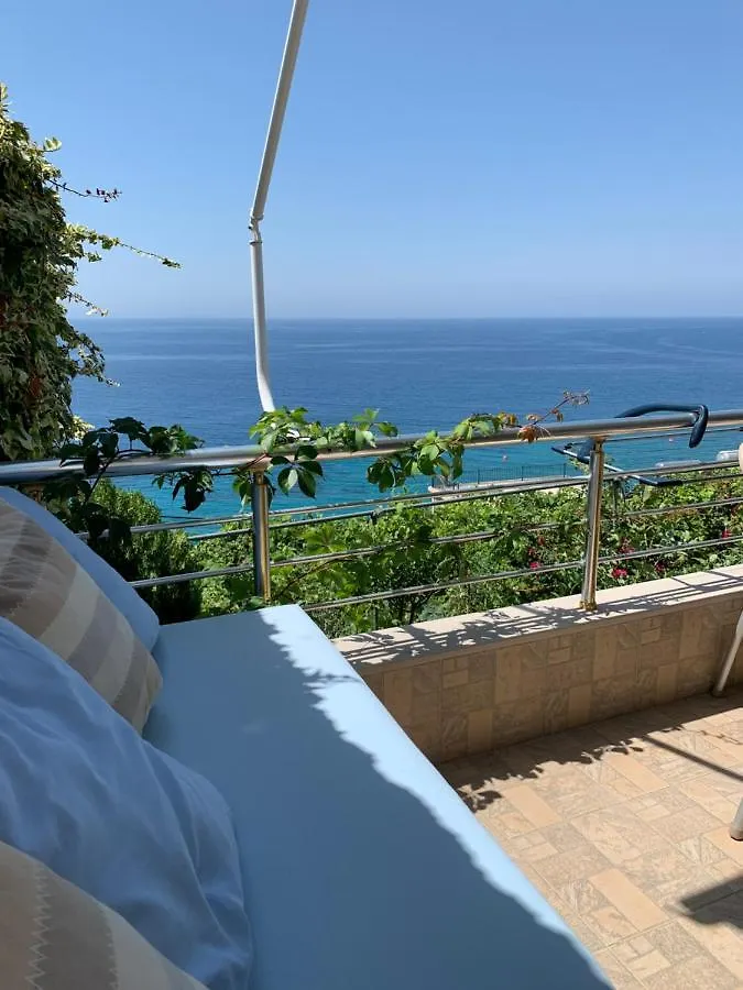 Blue Sea Apartments Qeparo