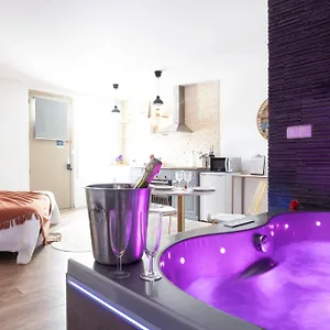 https://loft-romantique-spa-privatif-spa-noctambulles.fr-provencehotel.com