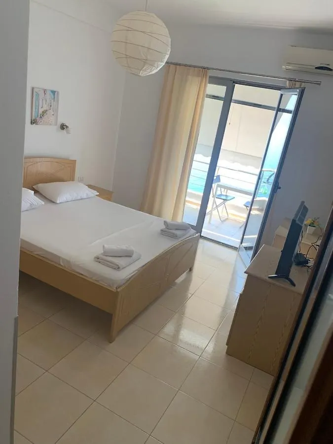 Blue Sea Apartments 체파로