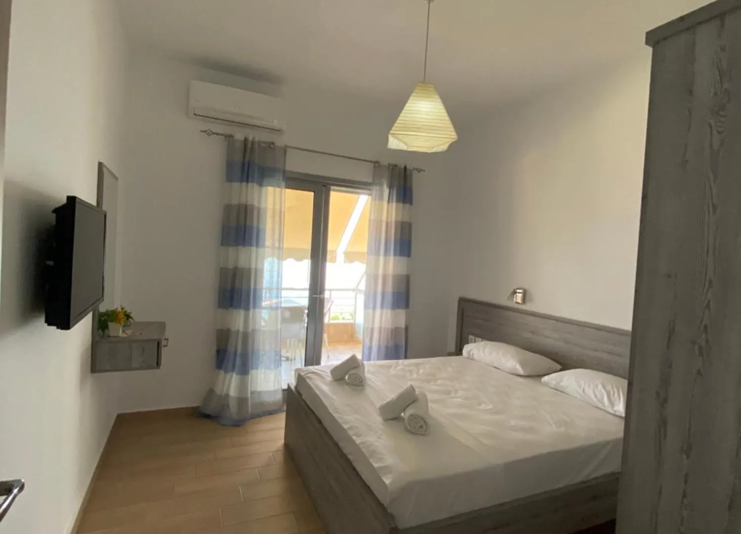 Blue Sea Apartments 체파로